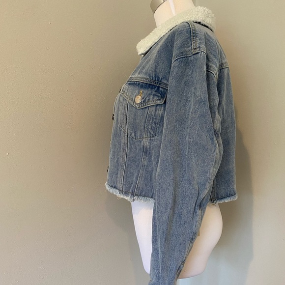 Last New Crop Denim Jean Jacket Frayed Sherpa Inner Fur Long Sleeve Premium - Picture 10 of 10